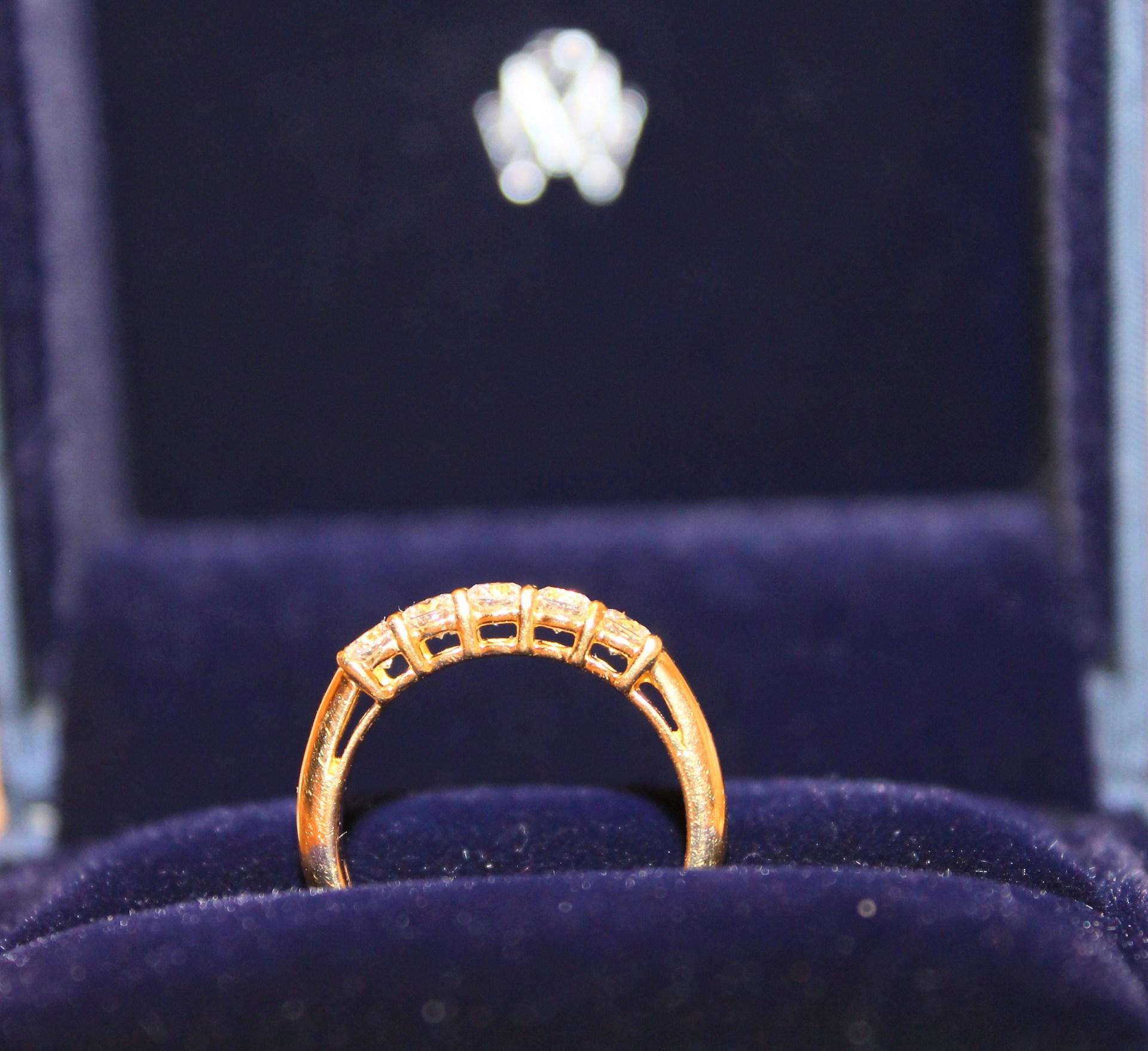 Pierścionek — złoto białe 585 z brylantami